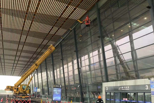 平和玻璃幕墙维护和保养